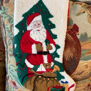Country Hook Needlepoint Stocking Babbo Natale con albero di Natale e giocattoli