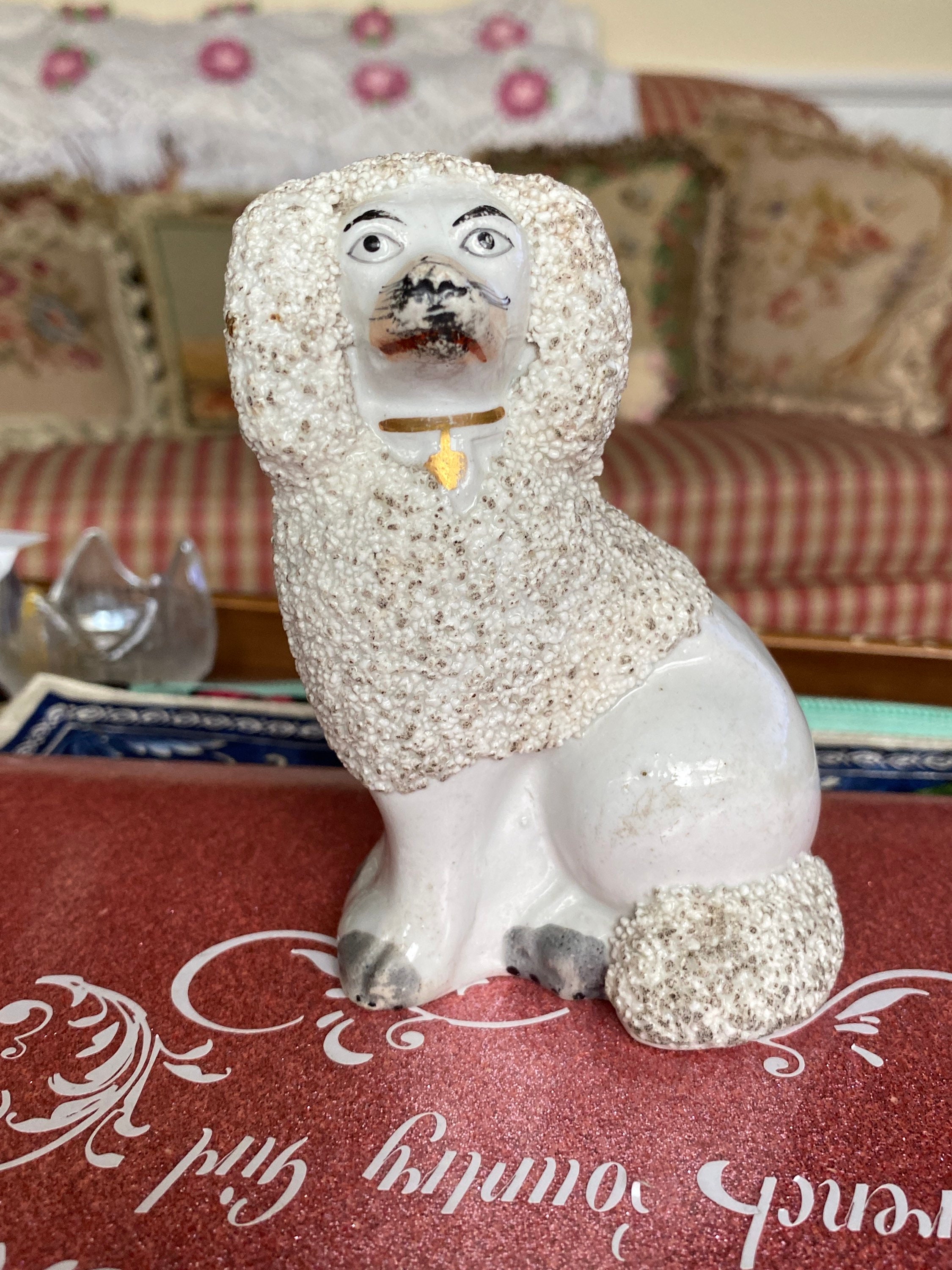 スタッフォードシャー プードルの犬の置物 - Etsy 日本