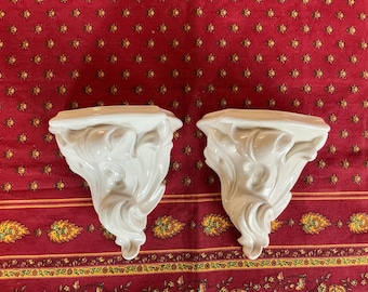 Europäische Italienische Florentiner Porzellan Weiß Rocco Wandlampe Regal Paar