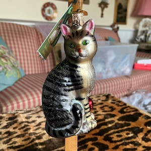 Adorno navideño clásico de gato atigrado de cristal pintado a mano