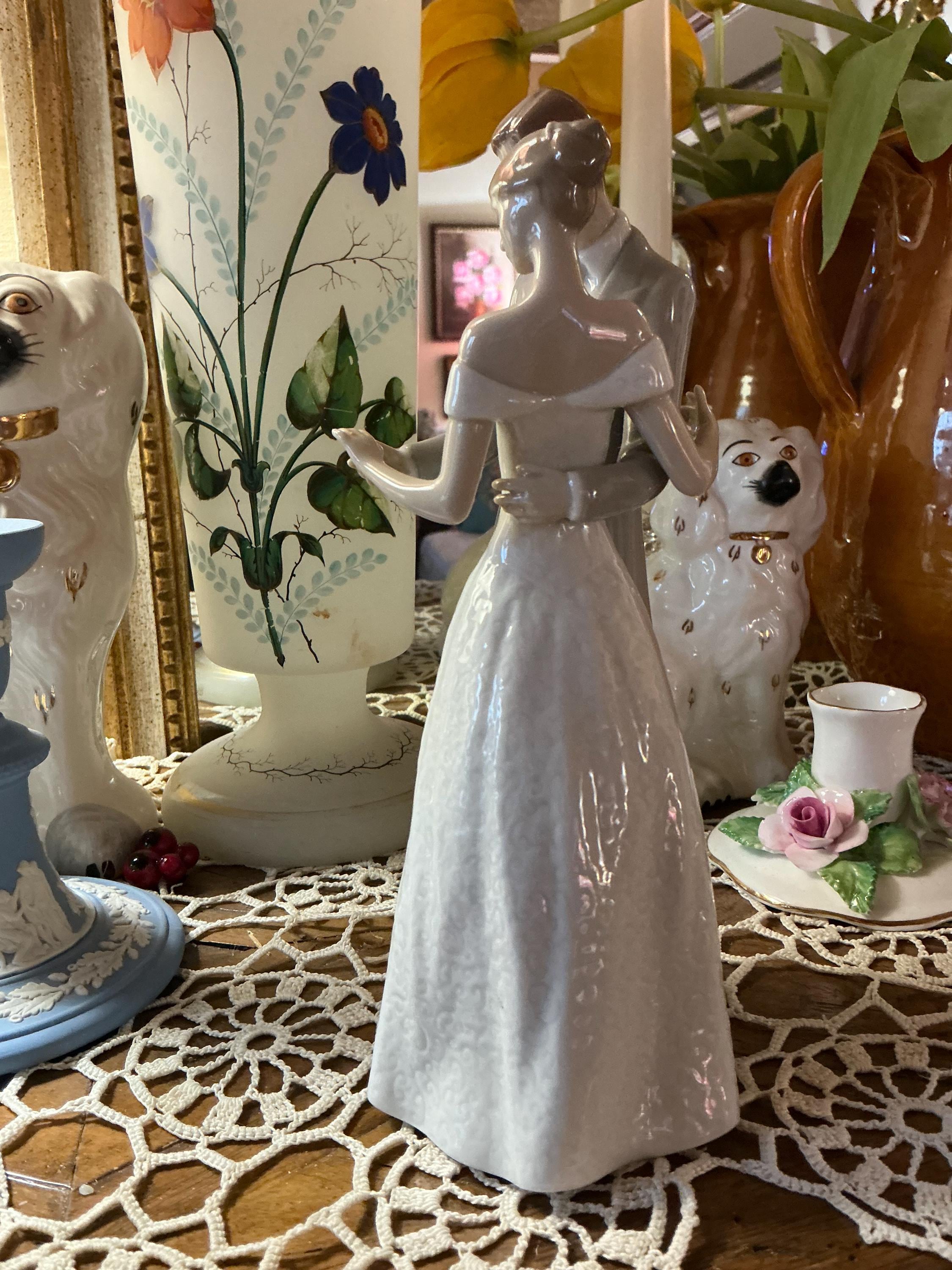 リヤドロ（LLADRÓ）5587 ウェディングケーキ Wedding Cake Lladro - 01005587 - Bridal and Romance Lladro
