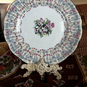 English Country Queen Anne Royal Bridal Gown Scalloped Floral Plate