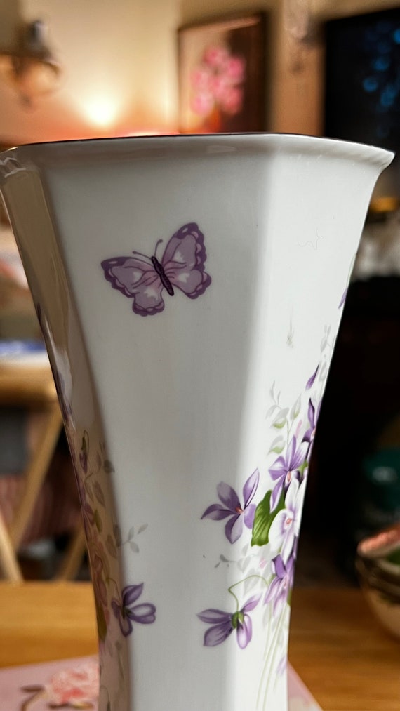 English Country Danbury Mint Aynsley England Bone China Vase