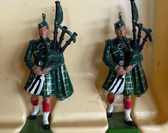 Sold at Auction: Britains-Métal : 'Highlanders Firing'- Second Grade