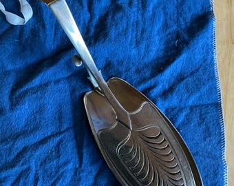 Srebrny sztućc z podwójnym ostrzem i zawiasami, z okresu georgiańskiego, do serwowania ryb, autorstwa Williama Sherwina