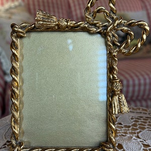 Classic Stylebuilt Gold Metal Ribbon Picture Frames