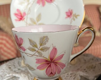 Land Englisch Cottage Alt Royal Pink Lilie Teetasse und Untertasse