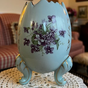 Cottage Chic Shabby Footed Floral Purple Violet Bouquet Egg Vase