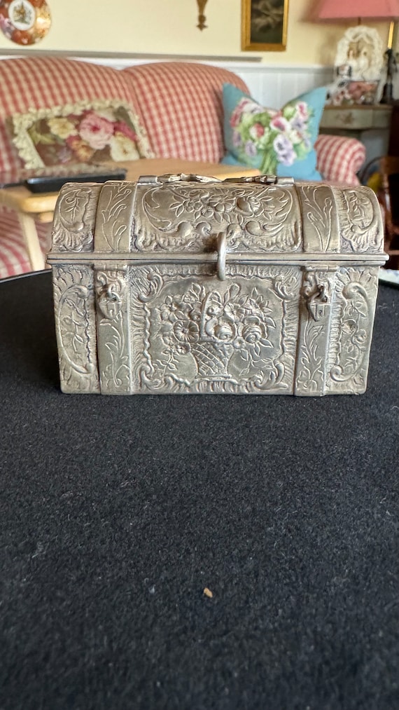 Miniature silver cicada - Gem