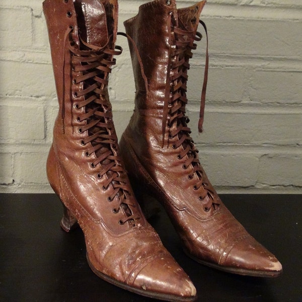 Victorian Ankle Boots / Antique High Shoes