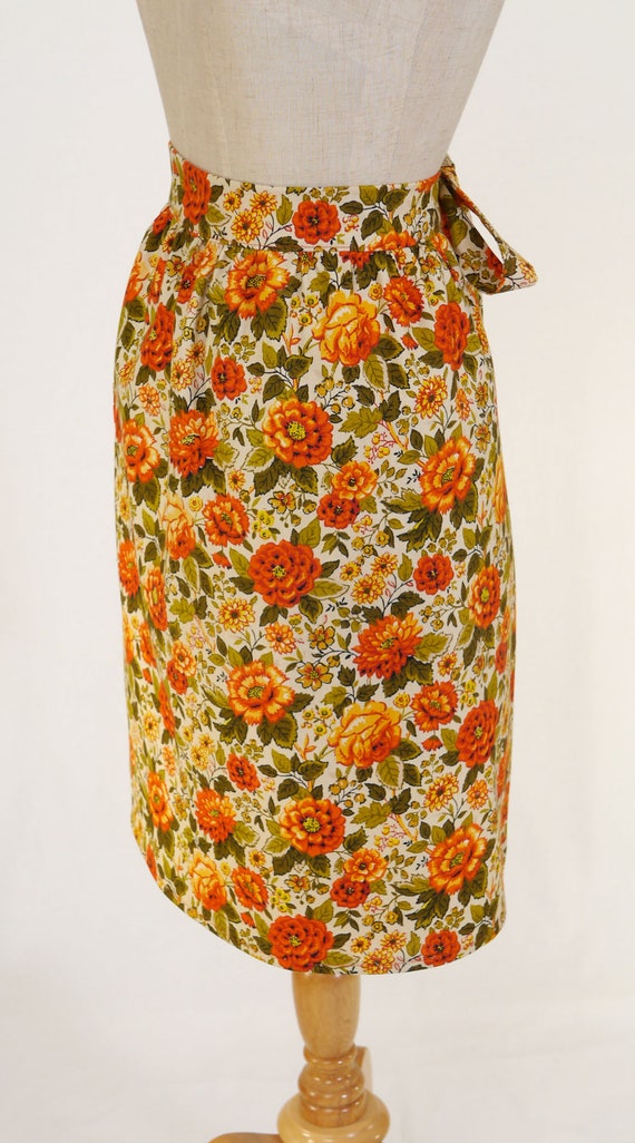 Aprons Vintage 1960s Half Apron with Mod Floral Design in Yellow Orange ...