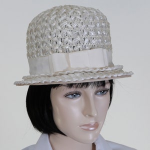 Mid-Century White Woven Raffia Hat - 1960&#39;s Fashion - Grosgrain Detail - Sunday Hat - Formal Hat - Size Medium - Vintage Women&#39;s Hat