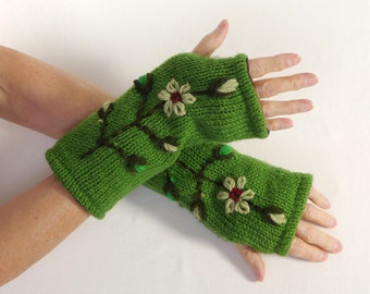 Vintage Knit Fingerless Gloves - Hand Warmers - Green Knit Fingerless Gloves - Size Small/Medium - Fleece Lined - Wrist Warmers - Thumb Hole