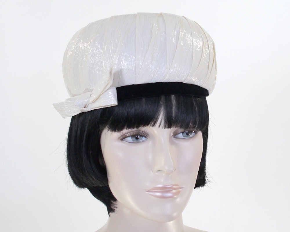Vintage AMY New York Black Velvet Pillbox Hat 1950s Veiled Pillbox Hat by Amy of New York - Black Velvet  main image 4