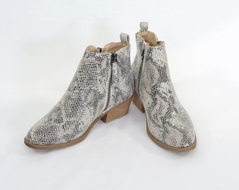 Very G Snake Skin Ankle Boots - Size 9 - Dual Zippers - 100% Leather - Rubber Sole - 2" Heel - Ankle Booties - Casual Boots - Black & White