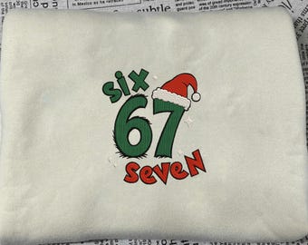 Arquivo de design de bordado: 67 Six Seven Christmas Embroidery, camiseta com meme de Natal 6 7, camiseta unissex de presente de Natal, 67 Embroidery.