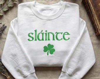 Archivo de diseño de bordado: bordado retro Slainte, bordado de la suerte para mujer, Día de San Patricio, bordado de trébol, lindo Día de San Patricio, archivo irlandés divertido.