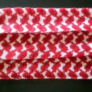 8 red keffiyeh masks