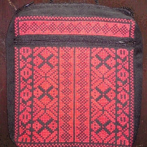 Palestinian tatreez embroidered purse with leash and side pocket