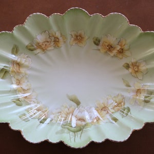 Schöne antike bayerische Limoges gelbe Pfingstrosen Blumen Vintage handbemalte große grüne dekorative Schale - Cottage Chic - vergoldete Zierde
