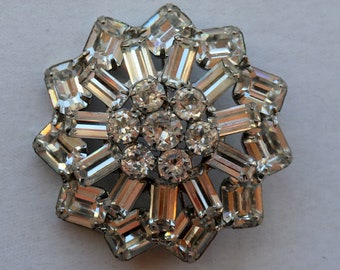 Beautiful Vintage Weiss Crystal Brooch Pin Dome Circle - Makes a Lovely Gift - Fine Retro Jewelry - Brilliant in the Light!