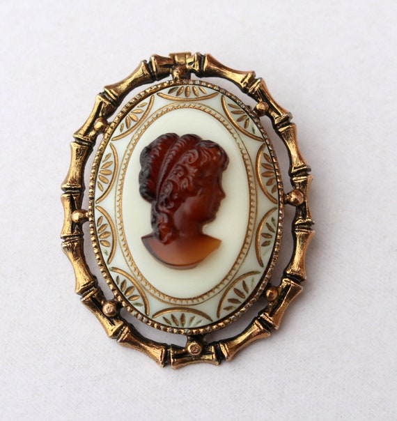 Superbe Broche Ancienne Avec Grand Camée - Or Jaune, Style Boucle