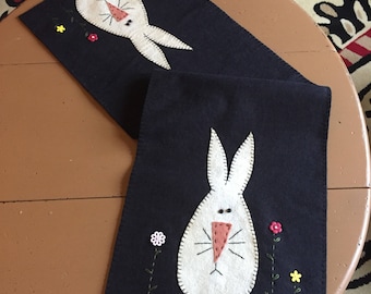 Bunny table runner black background with flowers
