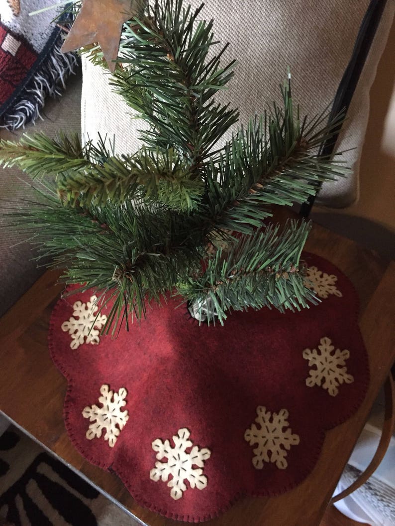 Red Snowflake Tree Skirt 