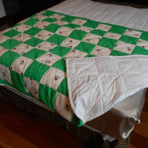 Throw Quilt, Double Irish Chain Green & White Flower Bed Quilt, image 2