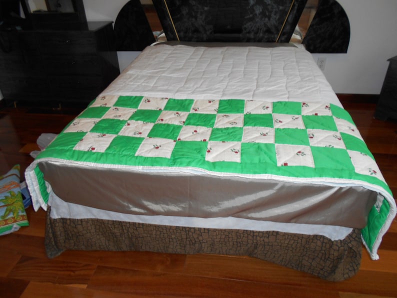 Throw Quilt, Double Irish Chain Green & White Flower Bed Quilt, image 3