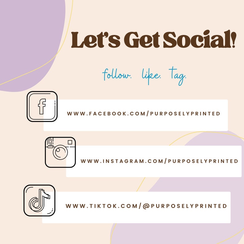 Puede incluir: Un gr&aacute;fico con el texto "Let's Get Social!" y las palabras "follow, like, tag" en una fuente m&aacute;s peque&ntilde;a.  Debajo del texto hay tres iconos de redes sociales con enlaces a Facebook, Instagram y TikTok.
