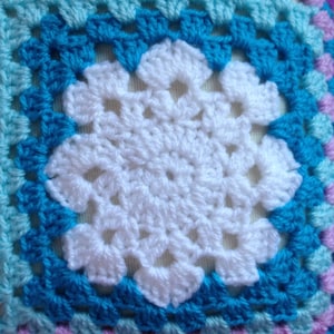 Snowflake crochet pattern with conversion to granny square