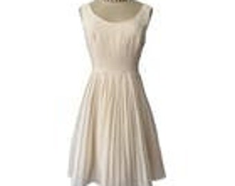 90s Sleeveless Crème’ Dress with Pleated Skirt Size Small