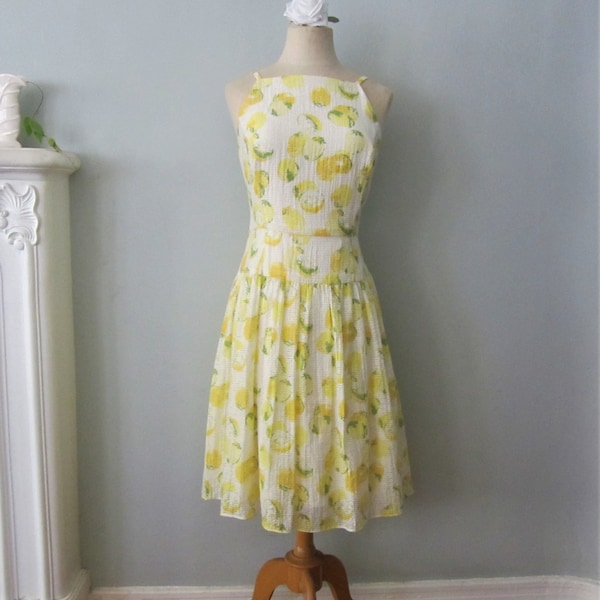 Anne Taylor Sleeveless dress in lemon print rayon size 10 Peite. Y2K 90's style with zipper up the back.