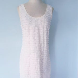 Vestido mini de encaje Free People: brillo dorado, volantes suaves, talla mediana imagen 1