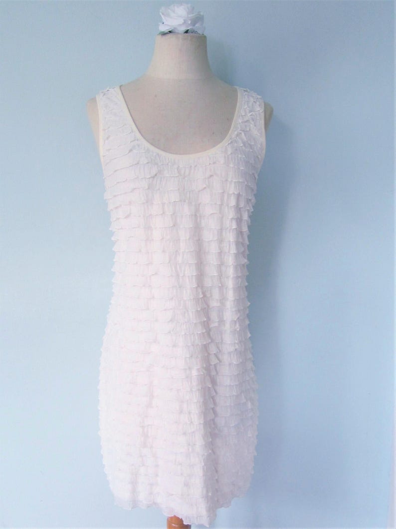 Vestido mini de encaje Free People: brillo dorado, volantes suaves, talla mediana imagen 1
