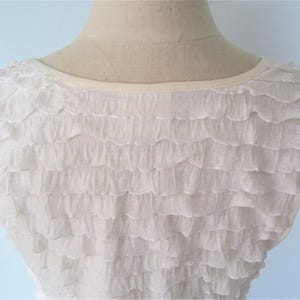 Vestido mini de encaje Free People: brillo dorado, volantes suaves, talla mediana imagen 7
