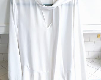Blusa blanca de manga larga con lazo en el cuello de Vince Camuto, confeccionada en poliéster, talla XL. Envío gratuito.