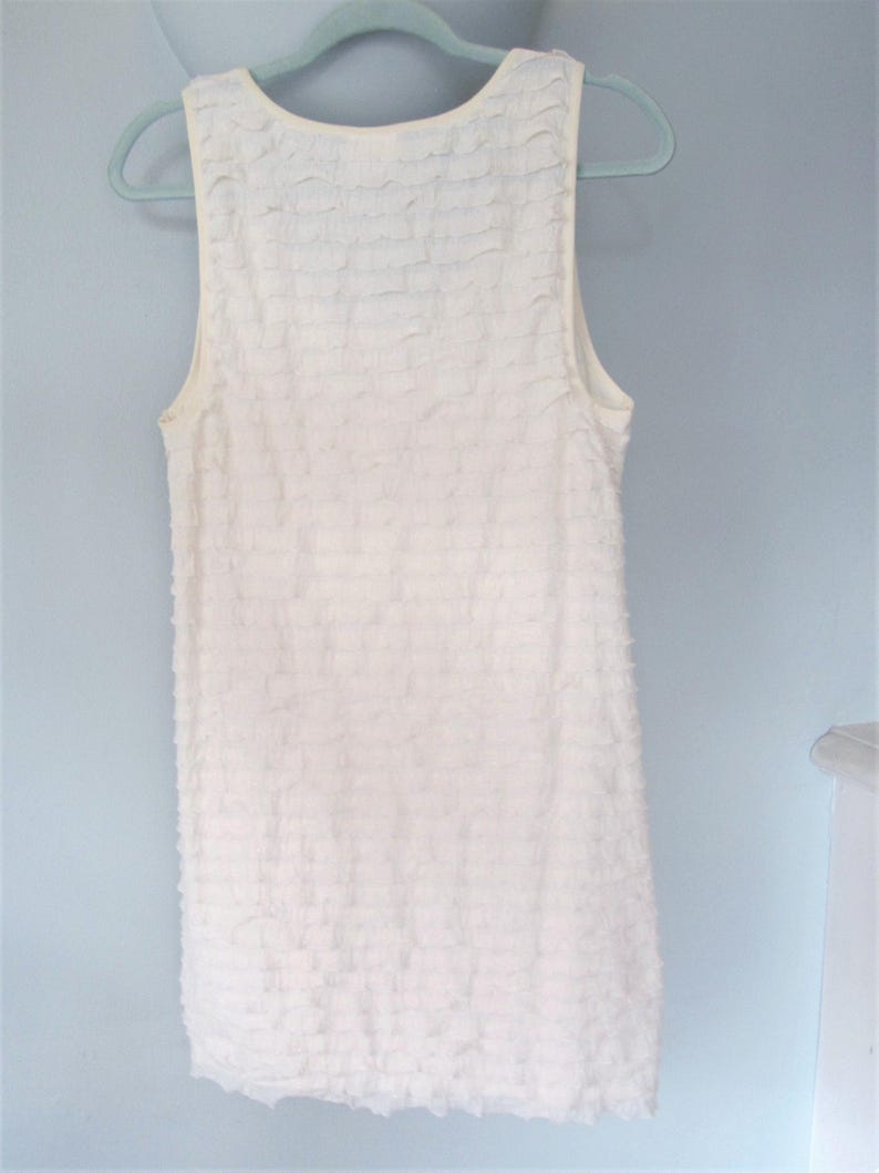 Vestido mini de encaje Free People: brillo dorado, volantes suaves, talla mediana imagen 10