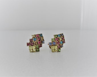 Pendientes traseros de tornillo de pedrería multicolor de 1950