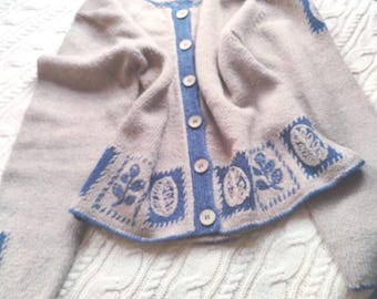 Cotton Sweater by Monterey Bay with Leaf Motif Y2K Beige and blue colors.