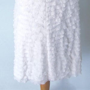 Vestido mini de encaje Free People: brillo dorado, volantes suaves, talla mediana imagen 6