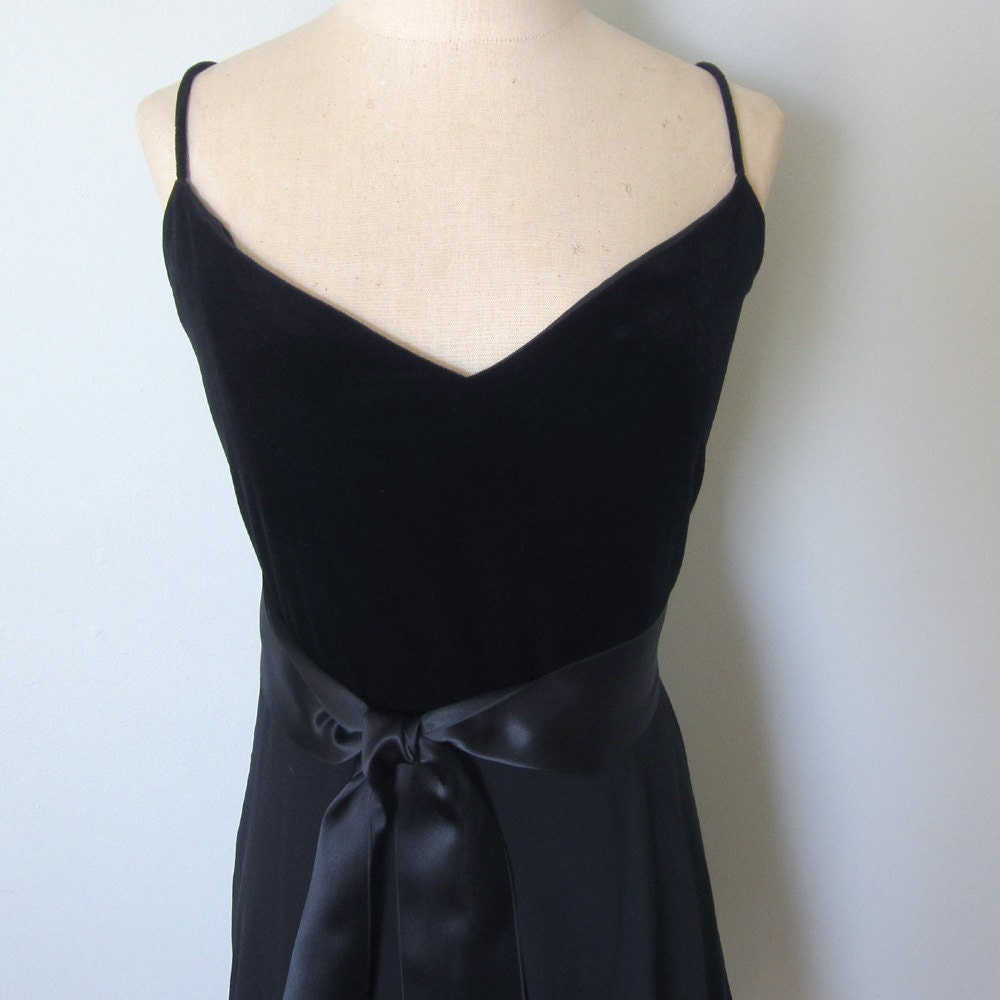 Black Velvet Fit and Flare Dress With Satin Sash by Anne Klein Size Medium  - Etsy
