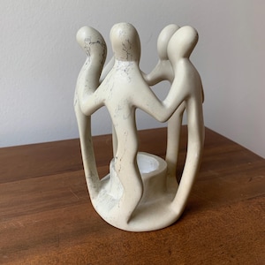 Vintage Kisii Speckstein weißer Marmor Tänzer Kreis Kerzenhalter Skulptur Hand geschnitzt in Kenia