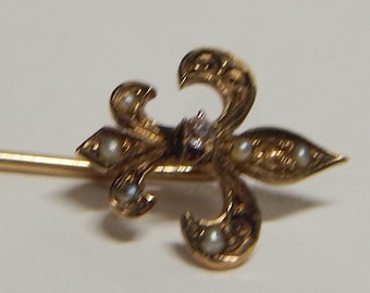 Pin, Vintage Gold Hat or Lapel Pin, Fleur de lie, tiny pearls, about a quarter of an inch