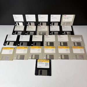 Lote de 23 disquetes de 3,5" con software de sistema mixto para PC y Macintosh