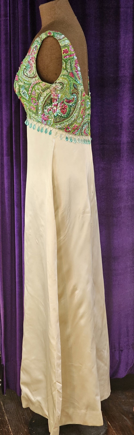 1970s Vintage Cream Satin Gown with Green Top Emm… - image 3