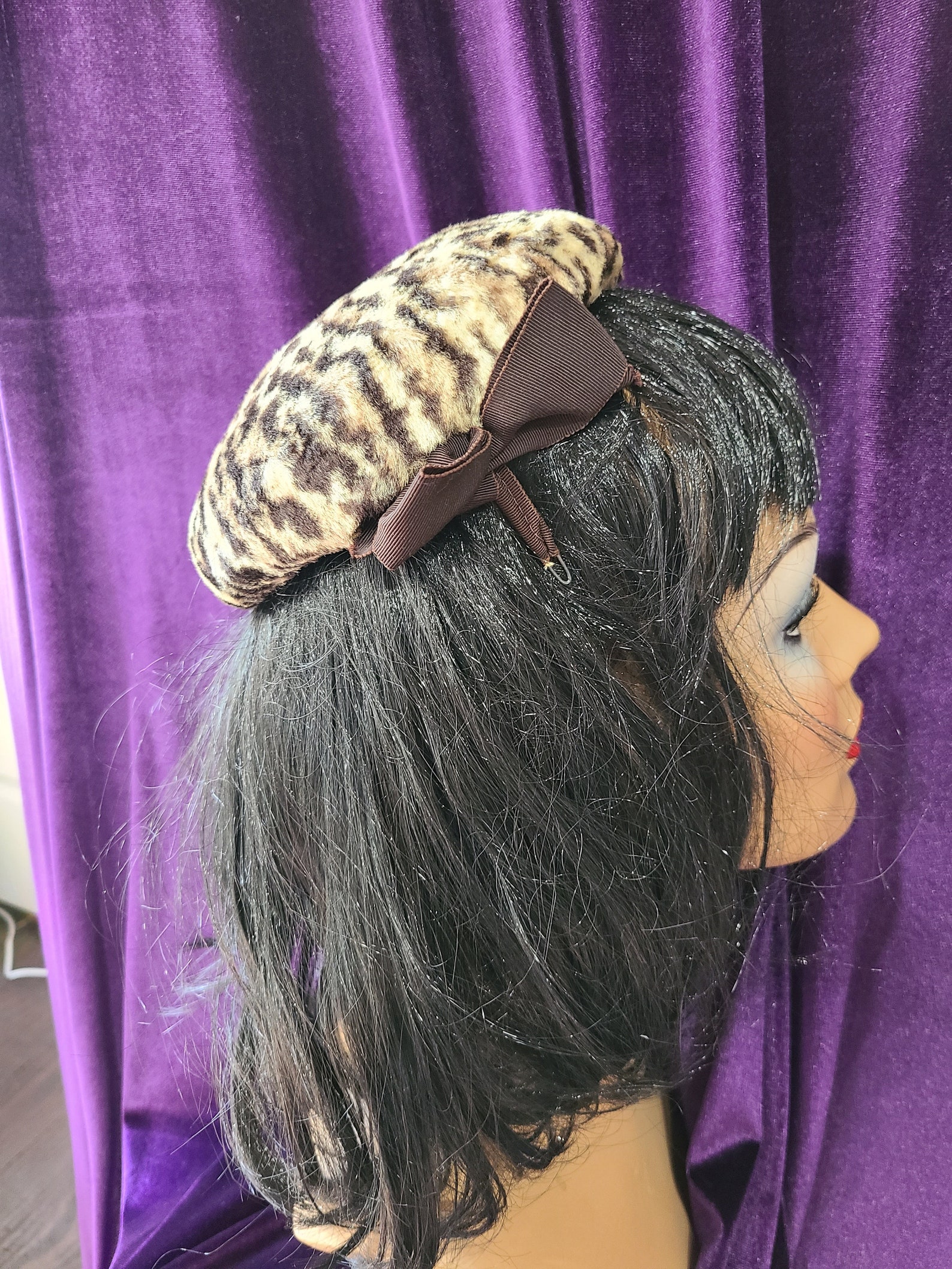 Rare Photos: Pamela Anderson Channels Jackie O. In A Leopard Pillbox Hat! - g6bcfbm