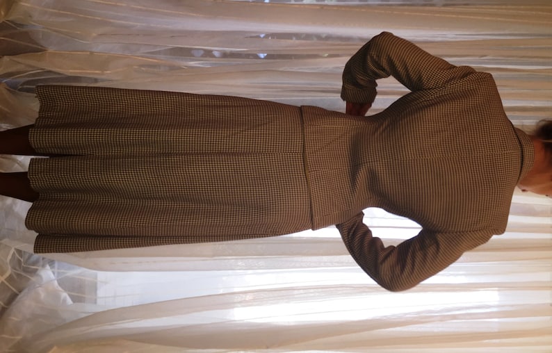 ca 1940s Vintage Greyish Violet and Pale Yellow Light Wool Houndstooth Suit