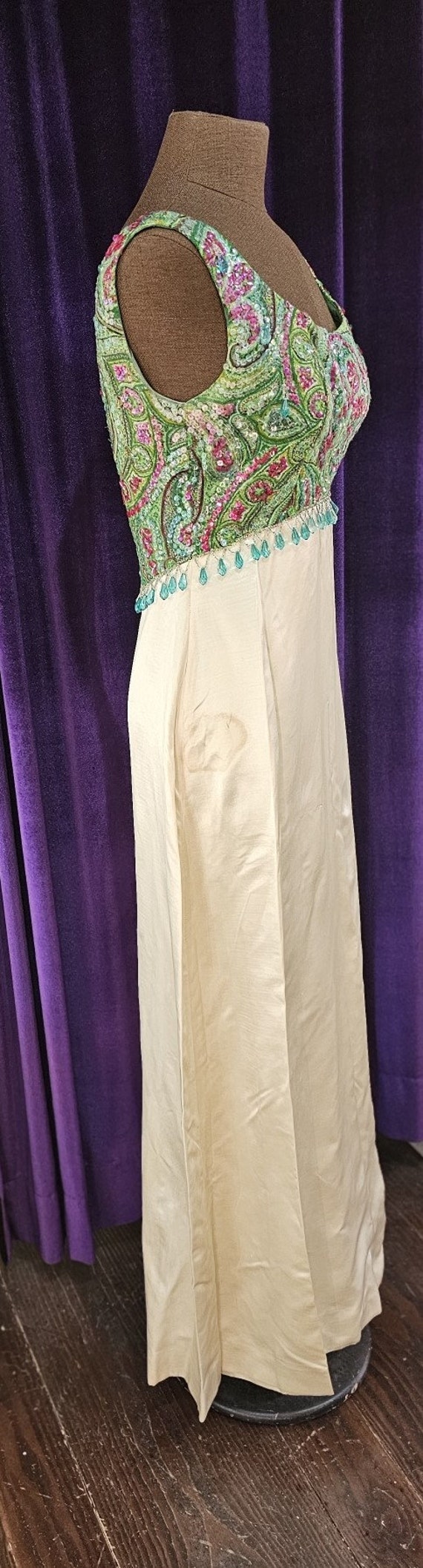 1970s Vintage Cream Satin Gown with Green Top Emm… - image 5